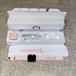 Apple Watch Series 4 Rose Gold